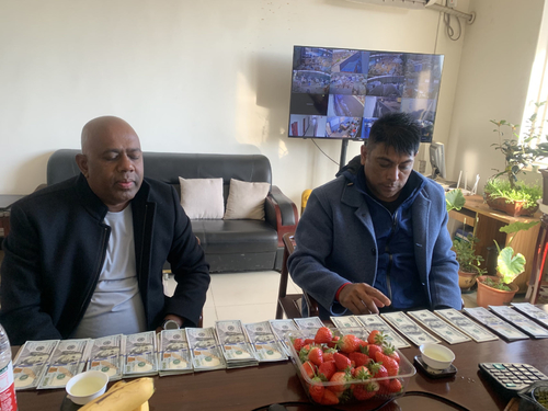 Latest company news about Des clients sud-africains visitent l'usine