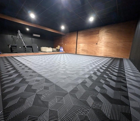Plancher de garage modulaire à moto à nervures 18 mm Carreaux de sol de garage en plastique