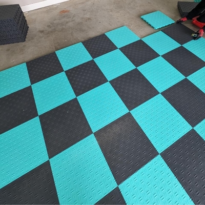 Carreaux de plancher en polypropylène de garage de 18 mm, carreaux en diamant de plateau de course en PP