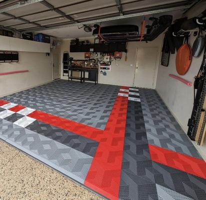 Carreaux de garage entrelacés 18 mm Carreaux de sol de garage ventilés résistants au glissement