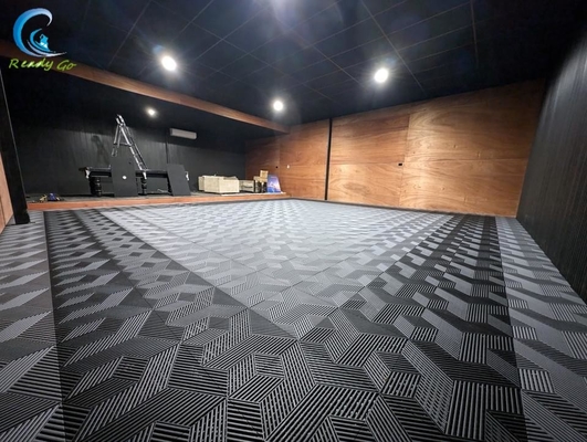 Carreaux de garage noir avec 15,75 x 15,75 pouces et capacité de charge 25